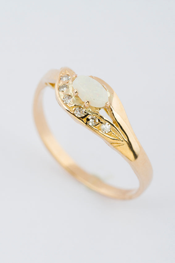 Gold ring with opal and diamond