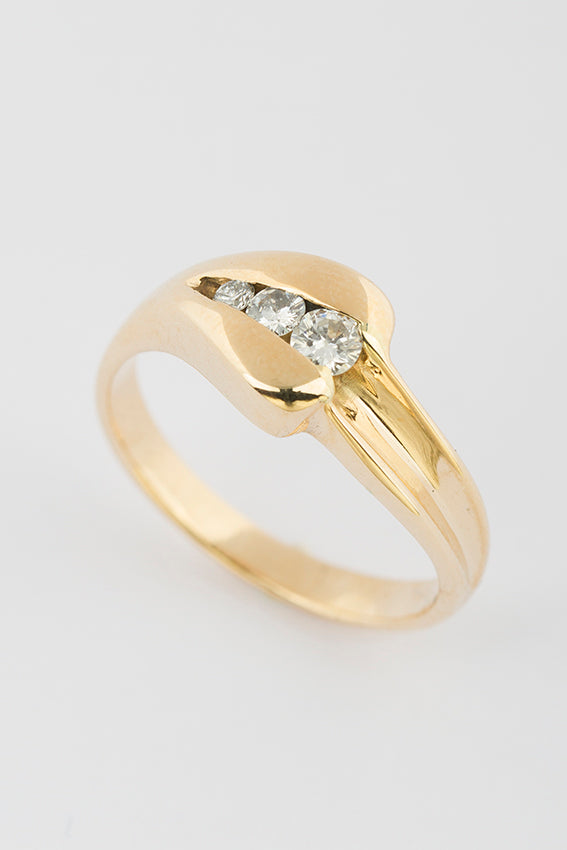 Gouden slag ring met briljant