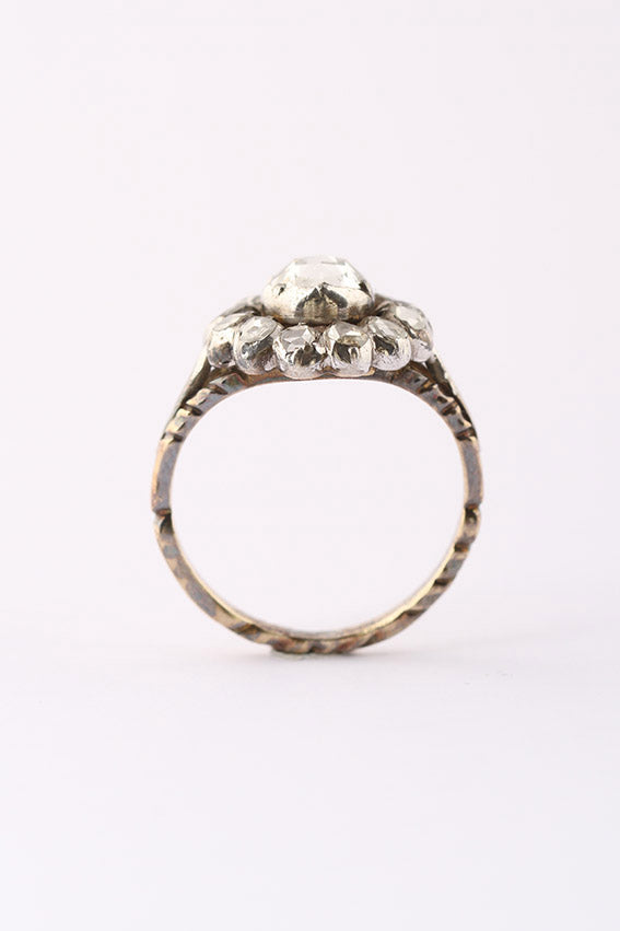 Gold entourage ring with rose-cut diamond