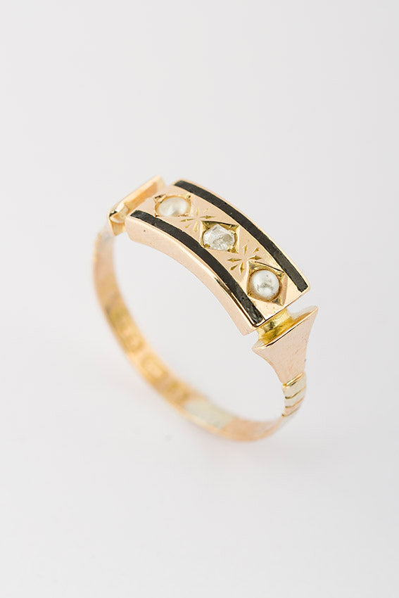 Antique gold English row ring