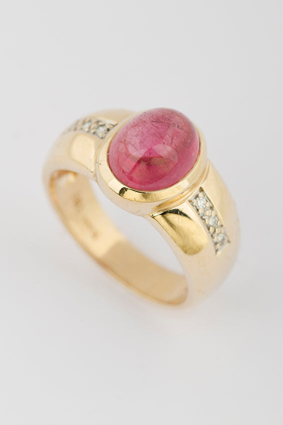 Gold ring with tourmaline and brilliant