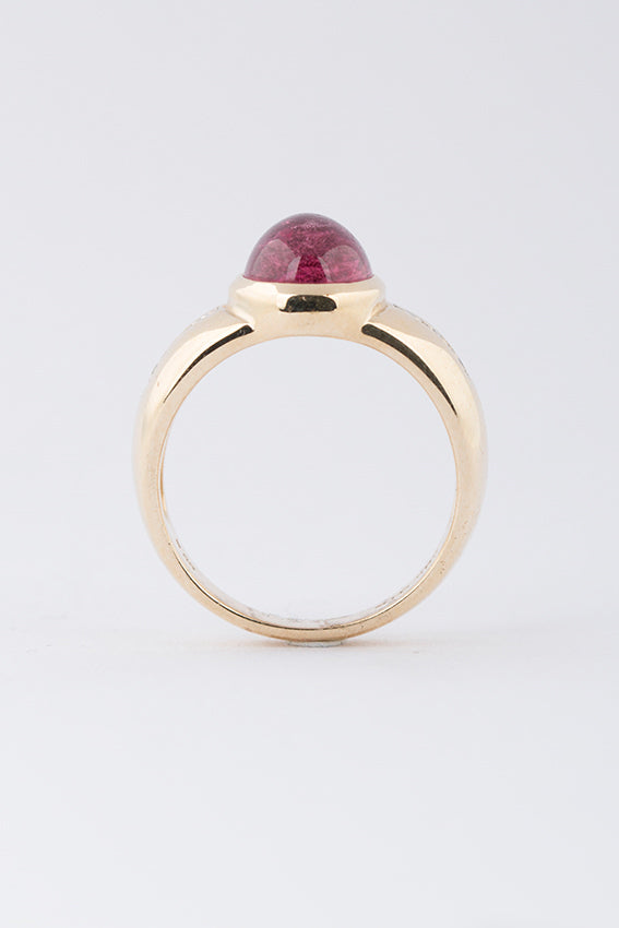 Gold ring with tourmaline and brilliant