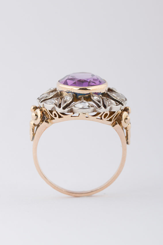 Gold entourage ring with amethyst and diamond