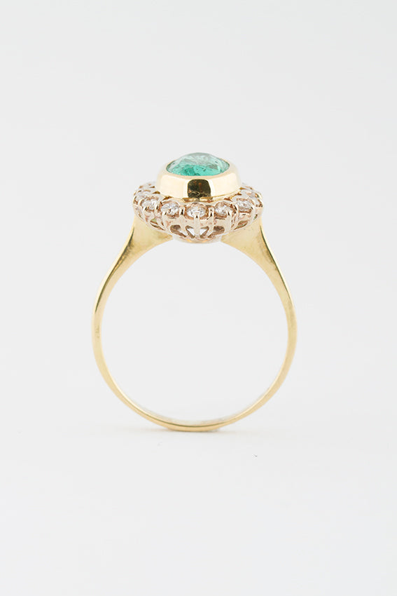 Entourage ring met smaragd en briljant