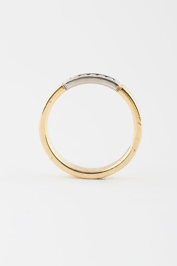 Gold row ring with brilliant