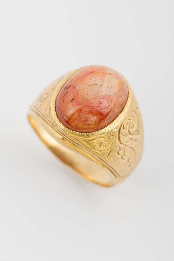 Gouden bandring met kleur behandelde saffier