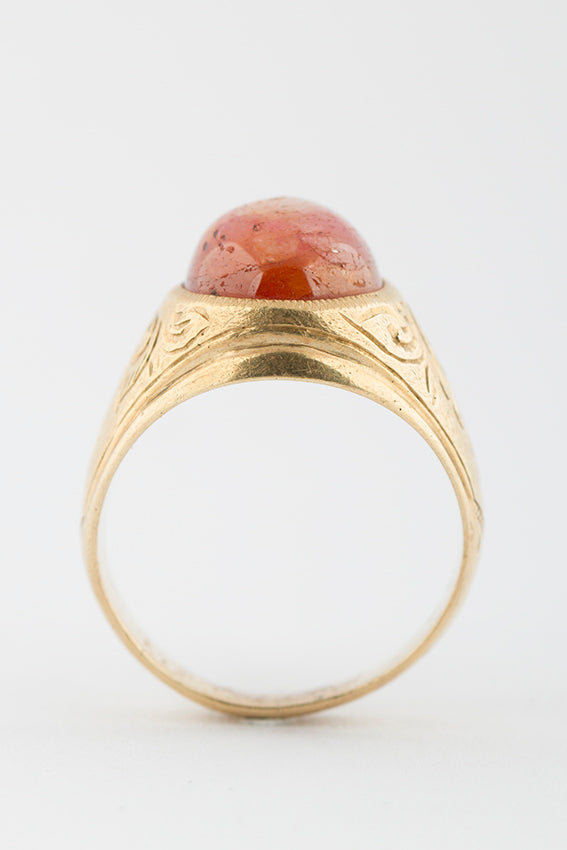 Gouden bandring met kleur behandelde saffier