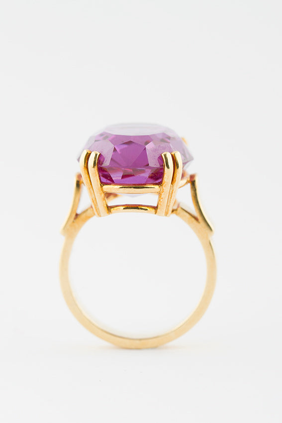 Massief gouden ring met synth. korund