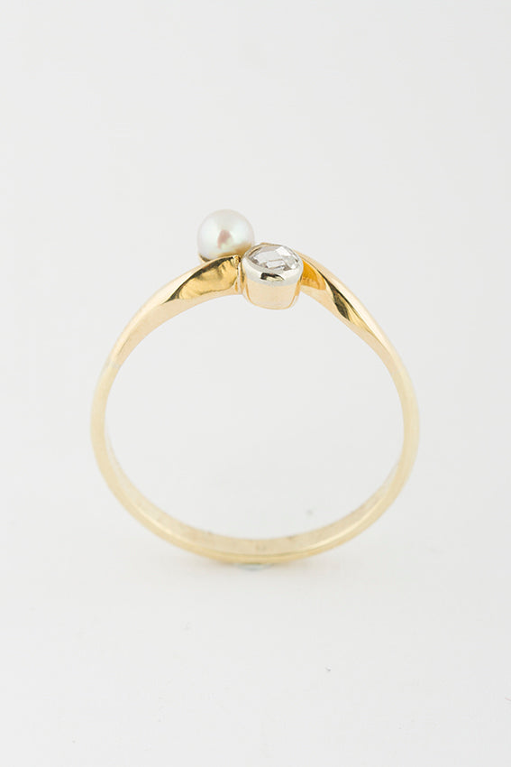 Antieke slag ring met diamant en parel