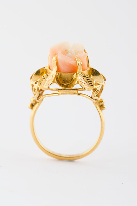 Yellow gold ring with coral