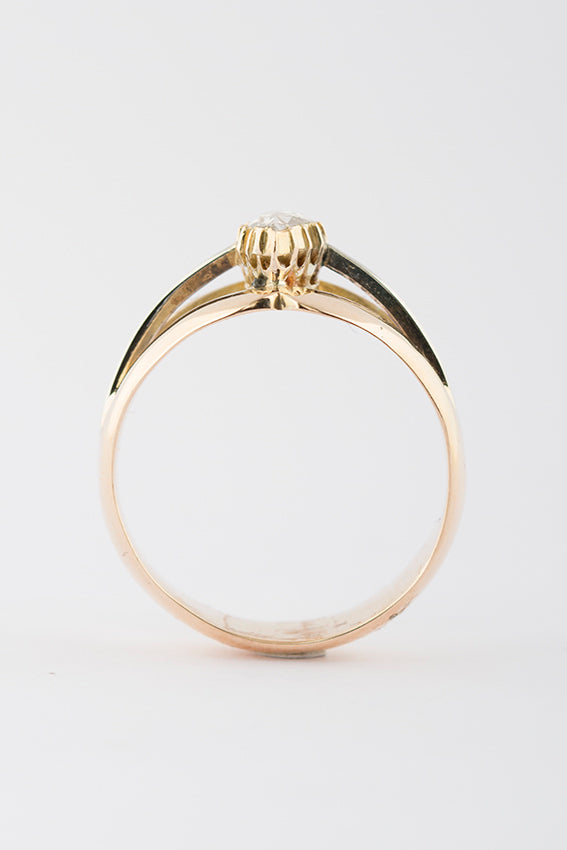 Gold ring with pear-shaped rose diamond