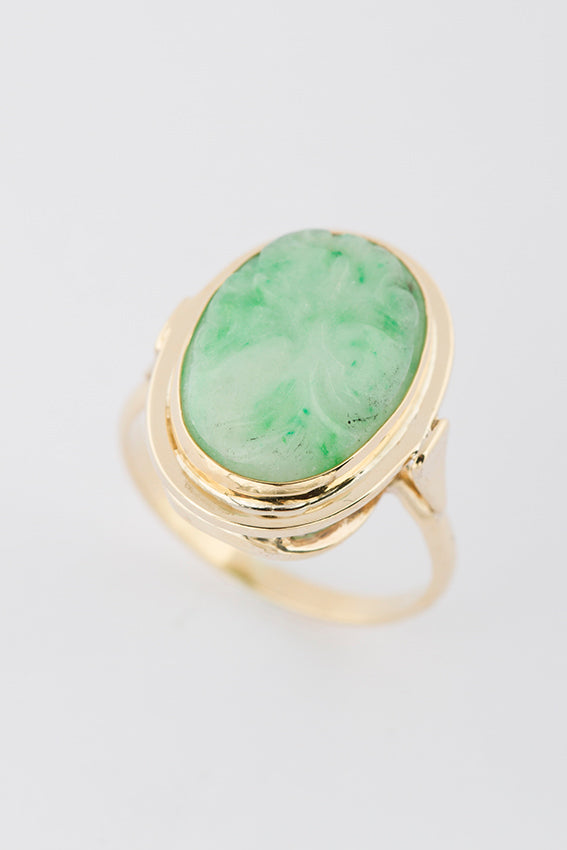 Gold ring with jade