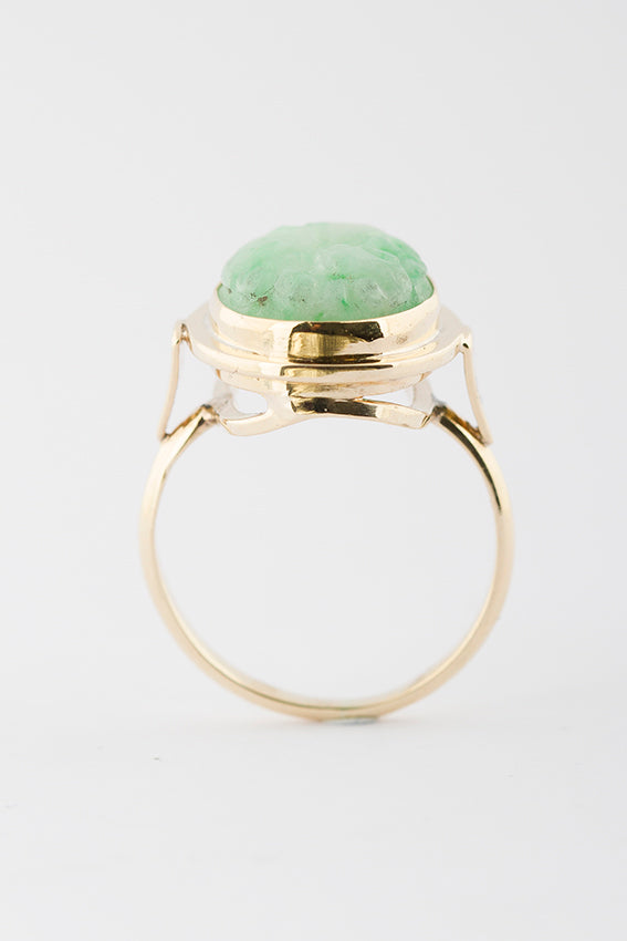 Gold ring with jade
