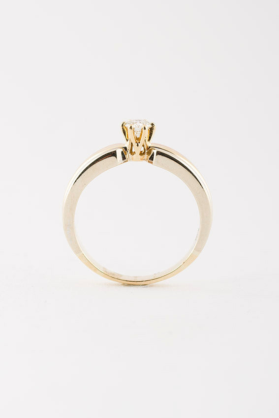 gouden tri-color solitair ring met een briljant