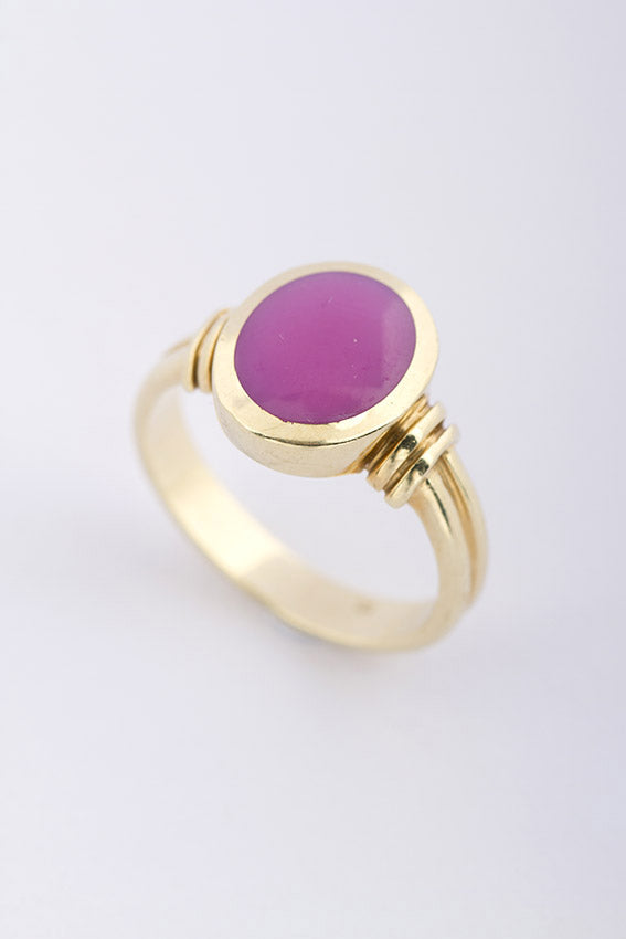Gold ring with star ruby