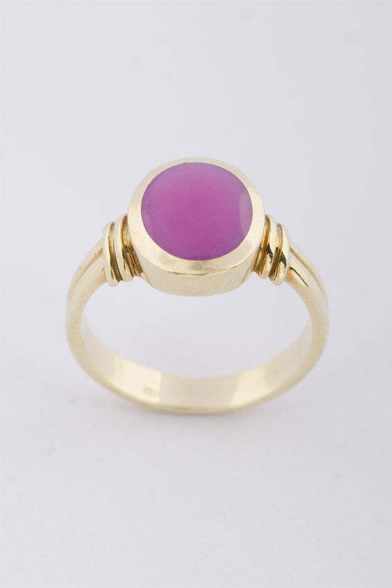 Gold ring with star ruby