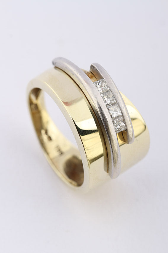 Wit/geel gouden ring met prinses geslepen diamant
