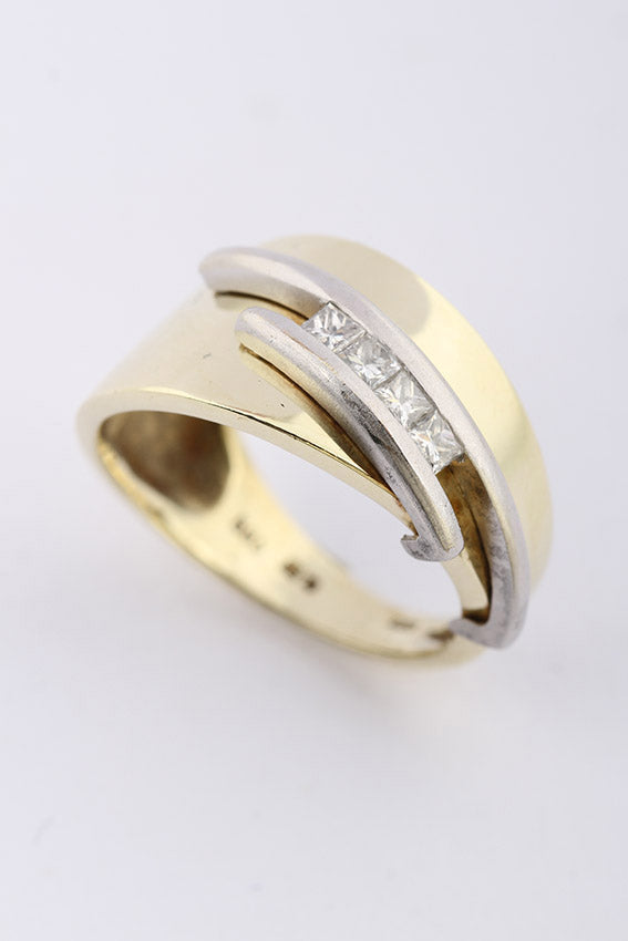 Wit/geel gouden ring met prinses geslepen diamant