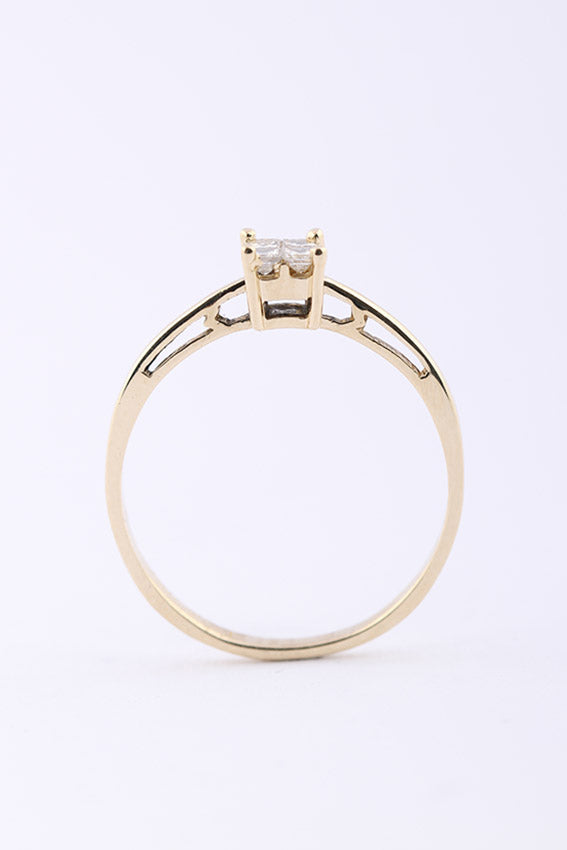 Gouden ring met prinses geslepen diamant