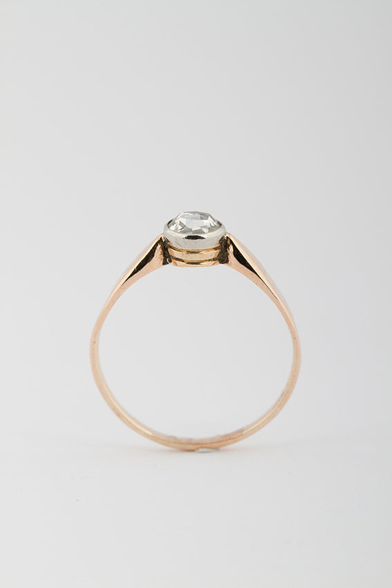 Oude gouden solitair ring met diamant
