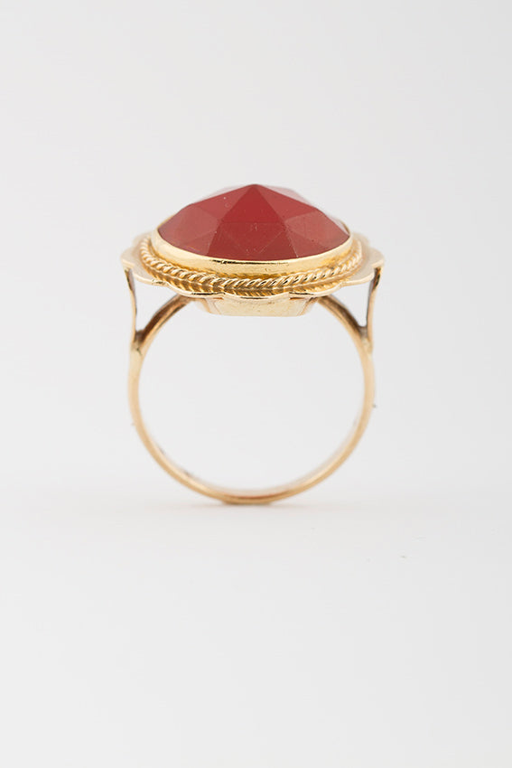 Gouden ring met carneool