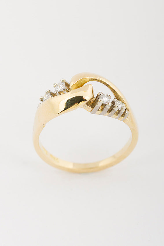 Gouden slag ring met 4 briljanten