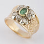 Gouden hand gestoken ring met smaragd en diamant