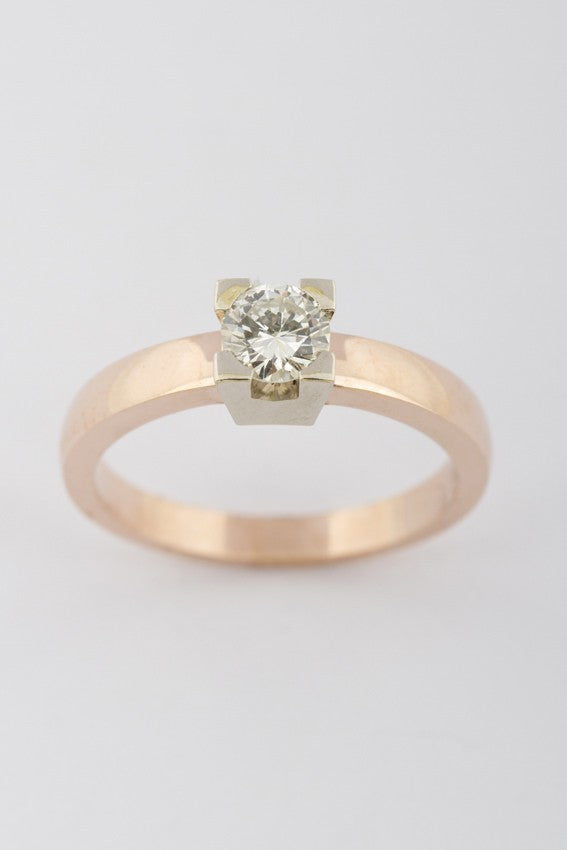 White/rose gold solitaire ring with 0.46 ct brilliant cut diamond.