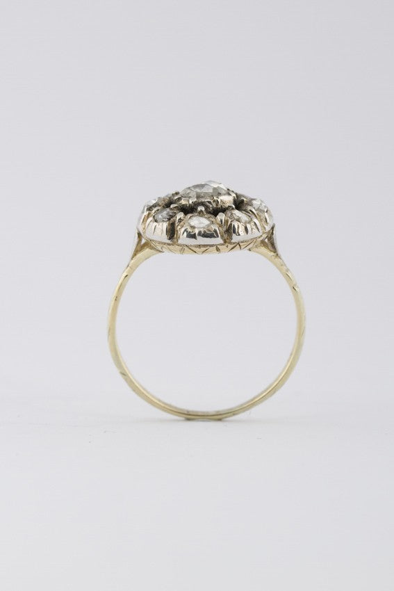 Oude gouden entourage ring met diamanten