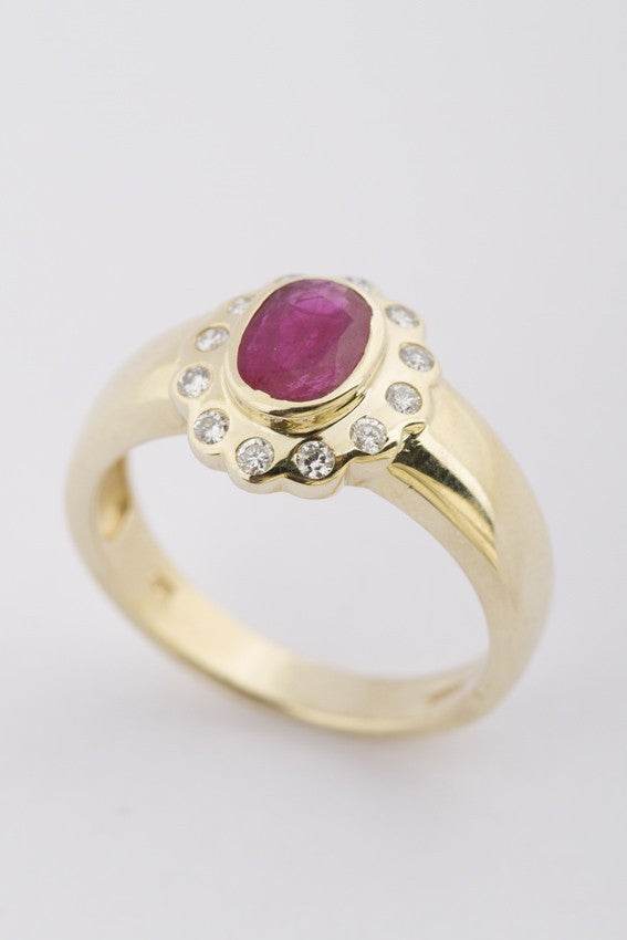 Gouden ring met robijn en briljanten