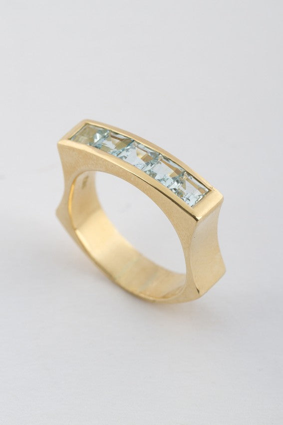 Gouden ring met aquamarijn