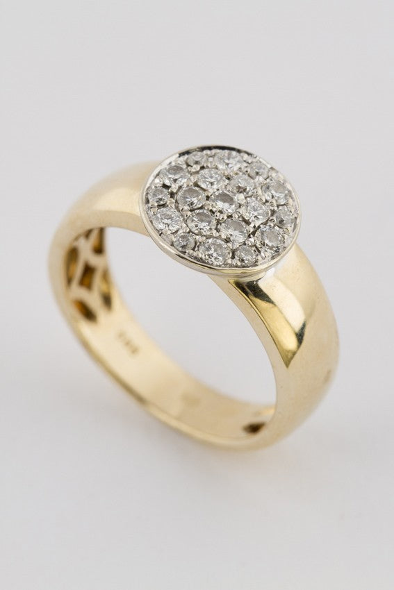 Gouden entourage ring met briljanten pavé gezet