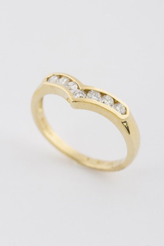 Gouden V-ring met briljanten