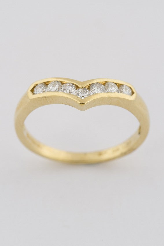 Gouden V-ring met briljanten