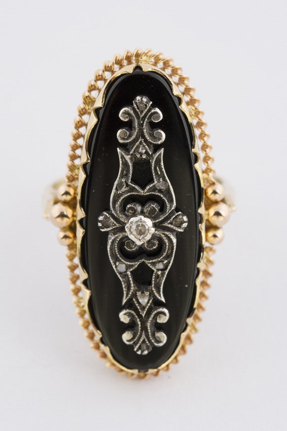 Gouden ring met onyx en diamanten