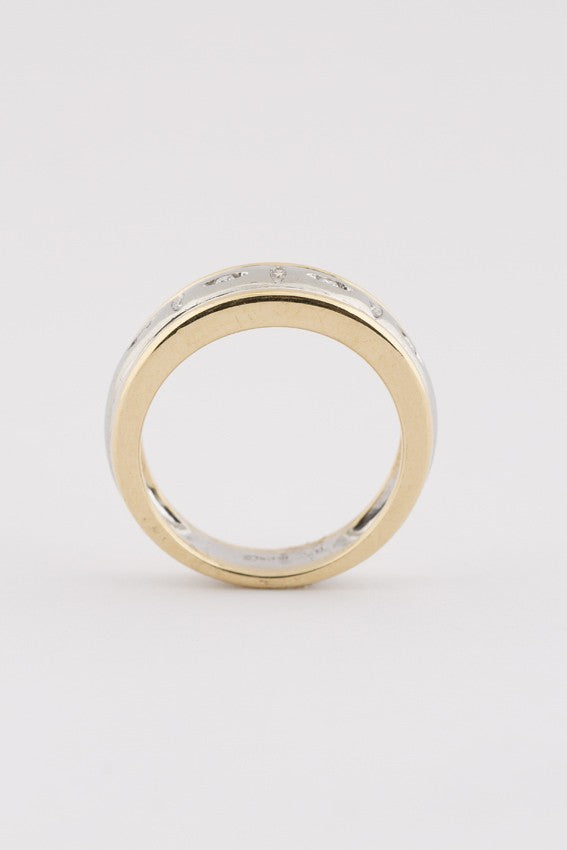Wit/geel gouden band ring met briljanten