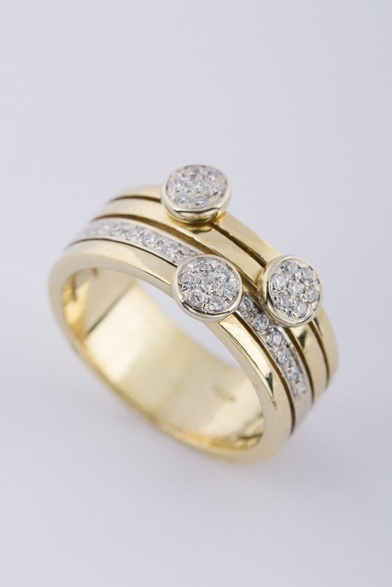 Brede gouden ring met briljanten