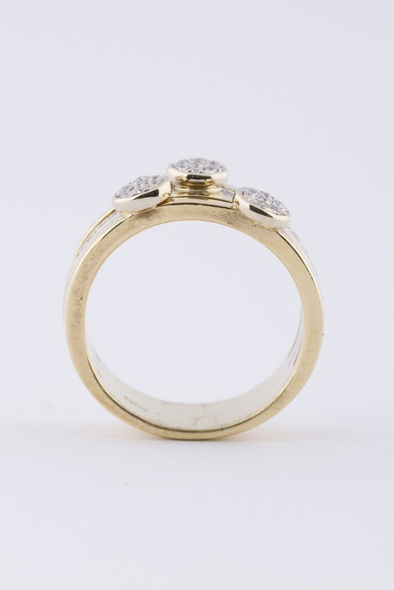 Brede gouden ring met briljanten