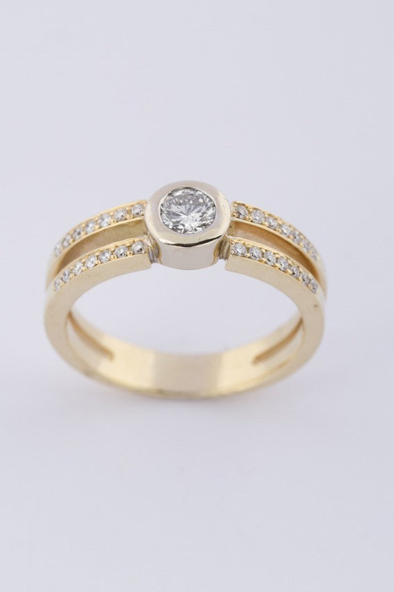 Gouden band ring met 29 briljanten