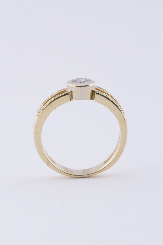 Gouden band ring met 29 briljanten