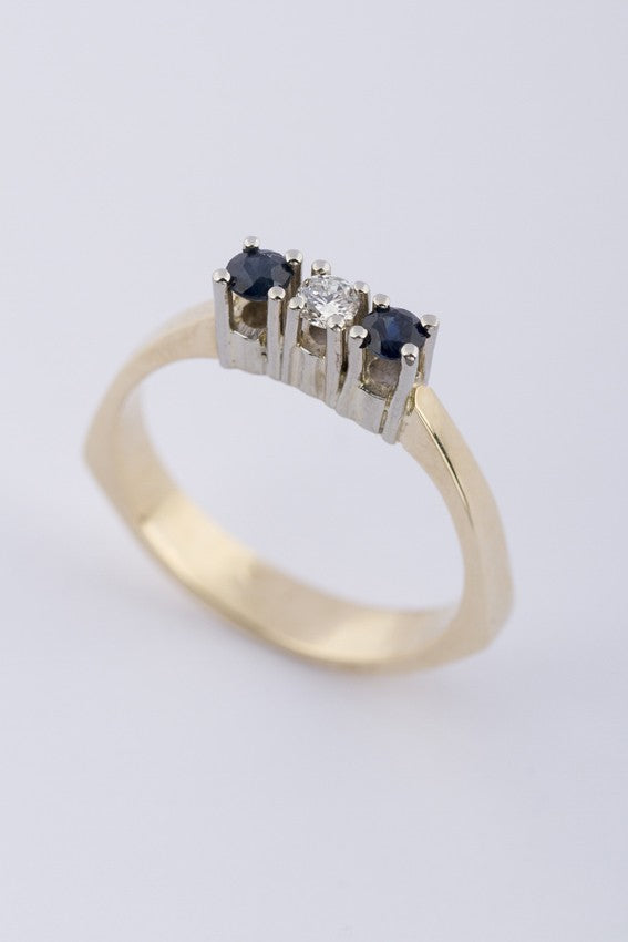 Gouden rij ring met saffier en briljant