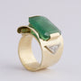 Gouden ring met smaragd en triangel briljant