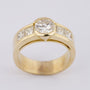 Gouden band ring met briljant en diamanten