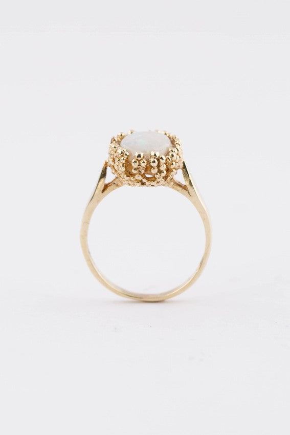 Gouden ring met opaal