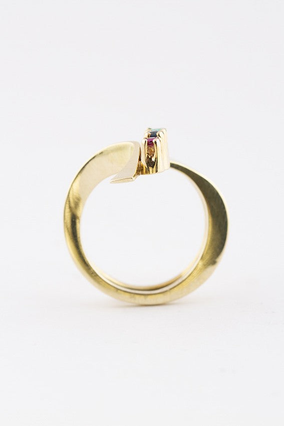 Gouden gestileerde ring