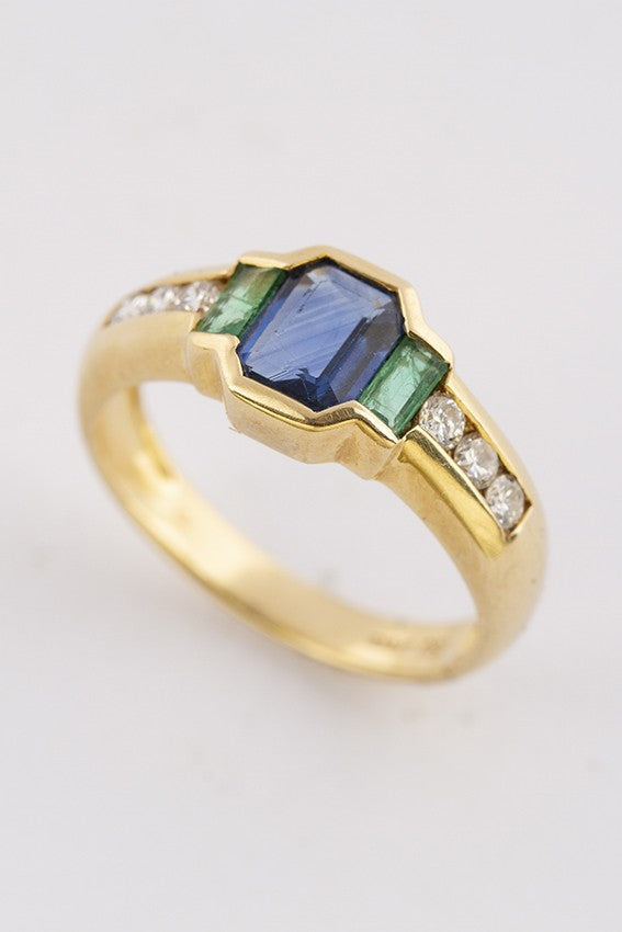 Gouden ring met saffier, smaragd en briljant