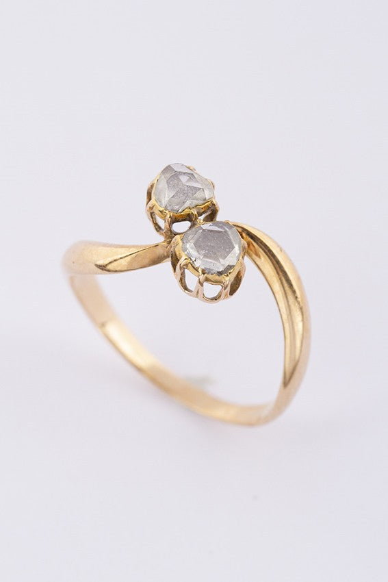 Gouden slag ring met roos geslepen diamanten