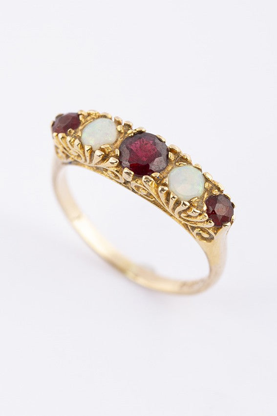 Antieke 9 krt. engelse victoriaanse rij ring