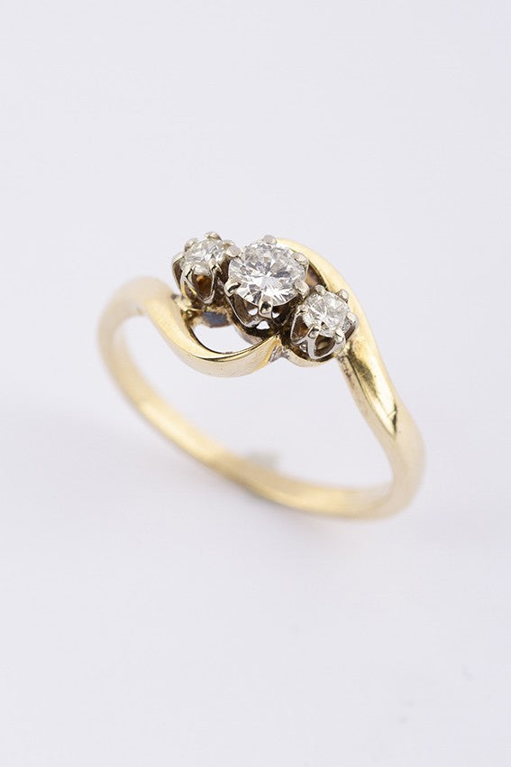 Gouden slag ring met 3 briljanten