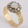 Antieke gouden ring met opaal en diamanten